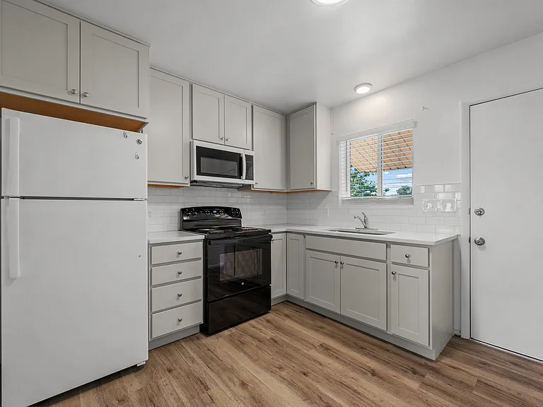 416 S 600 W — Photo 5