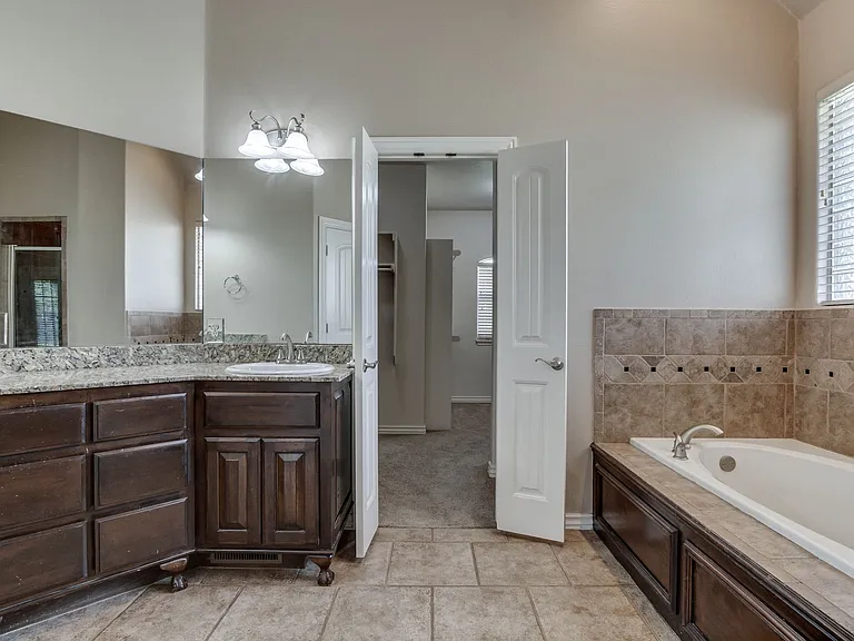 3341 Heritage Green Cir — Photo 54