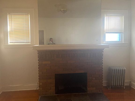 2nd image of 558 S Clinton St Floor 2