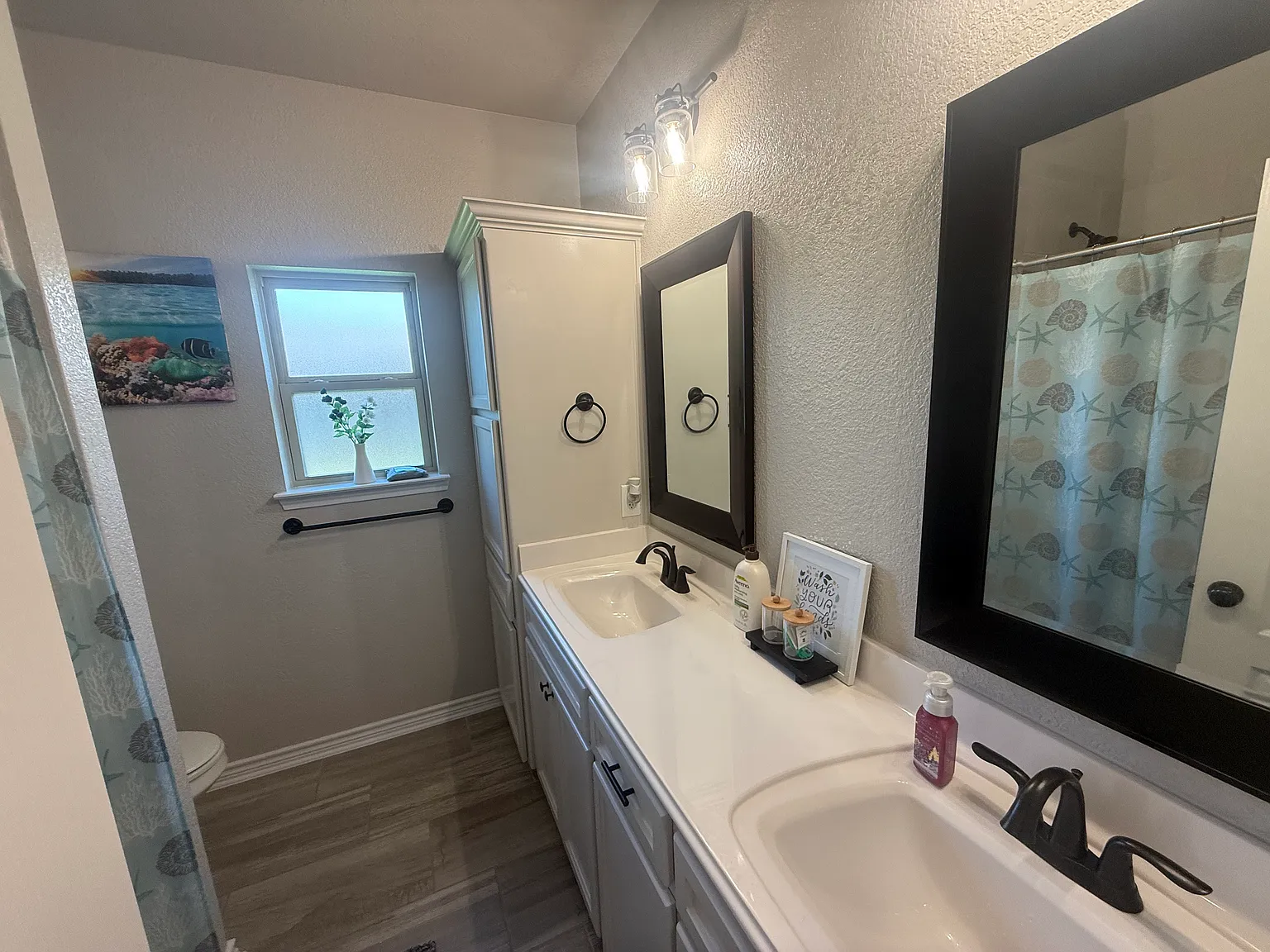 4 bed, 2211 sqft, $2,499 — Photo 2