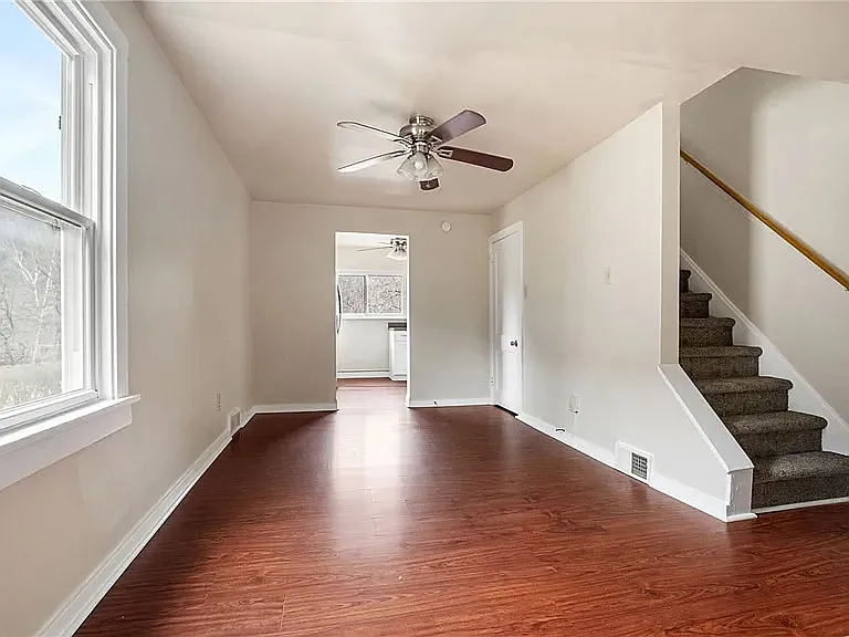 523-525 Ambridge Ave #1 — Photo 9