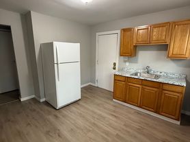 40 Harding Pl