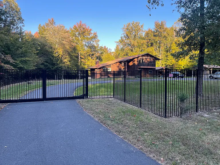 6309 River Rd — Photo 2