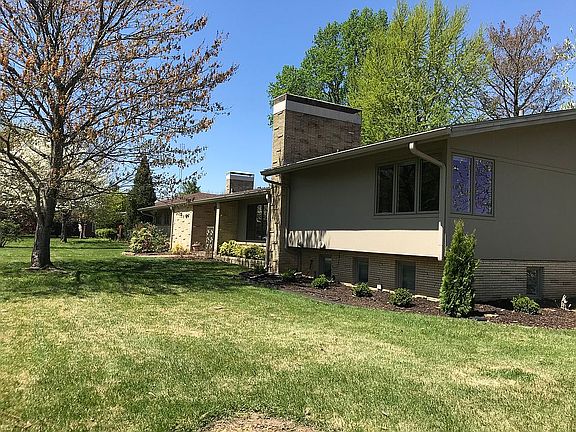 2nd image of 301 Magnolia Dr