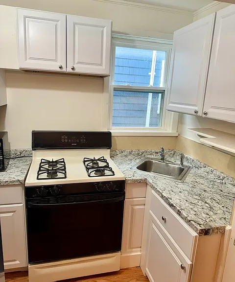 17 Ashland St #1 — Photo 4