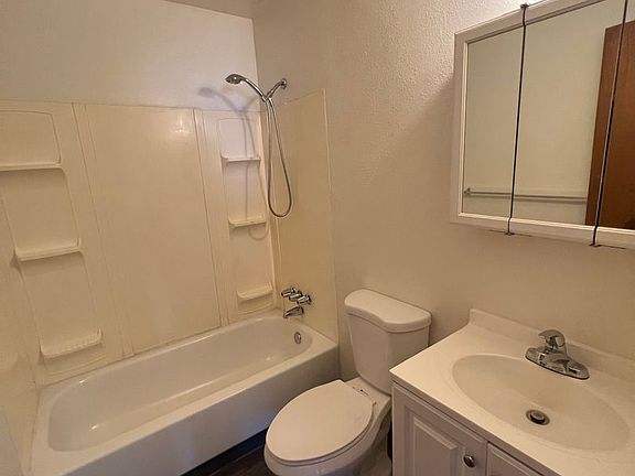4th image of 915 Walnut St Building B206