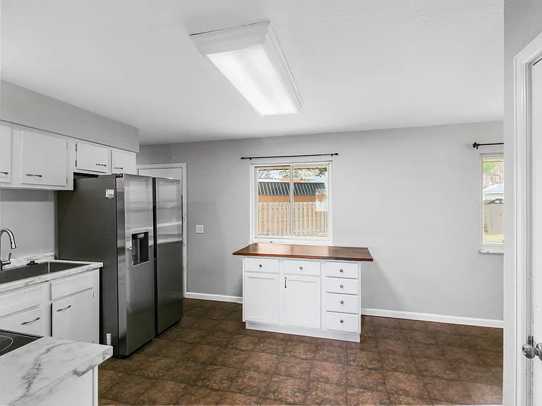 2270 Wernert Ave — Photo 9