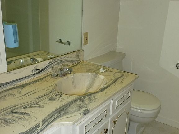 3rd image of 1204 N Lincoln St