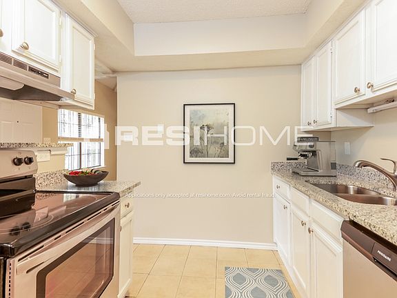 4th image of 10632 Hamlin Dr