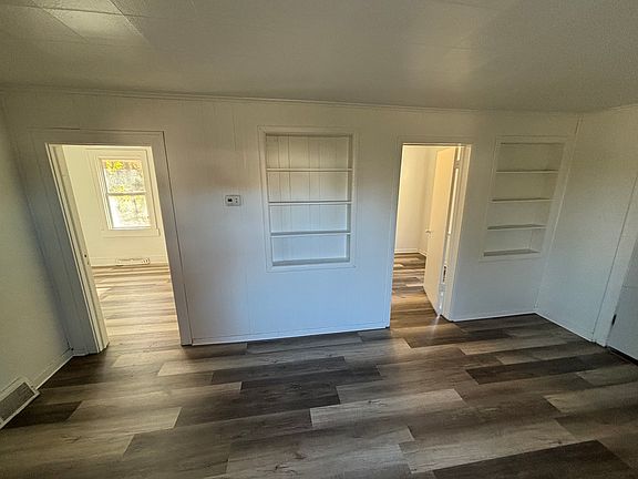 4th image of 55666 Lexington Ave