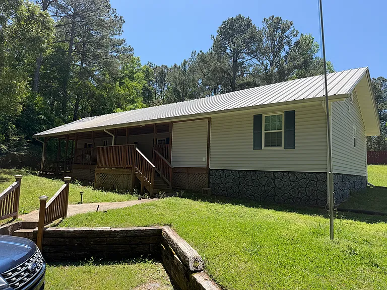 106 Kathy Ln — Photo 1