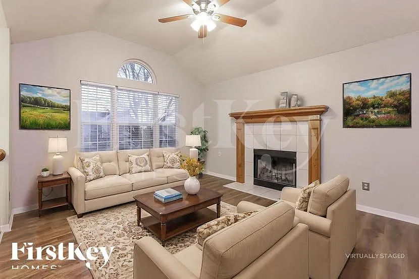 3 bed, 2.5 bath, 1704 sqft, $2,605 — Photo 4
