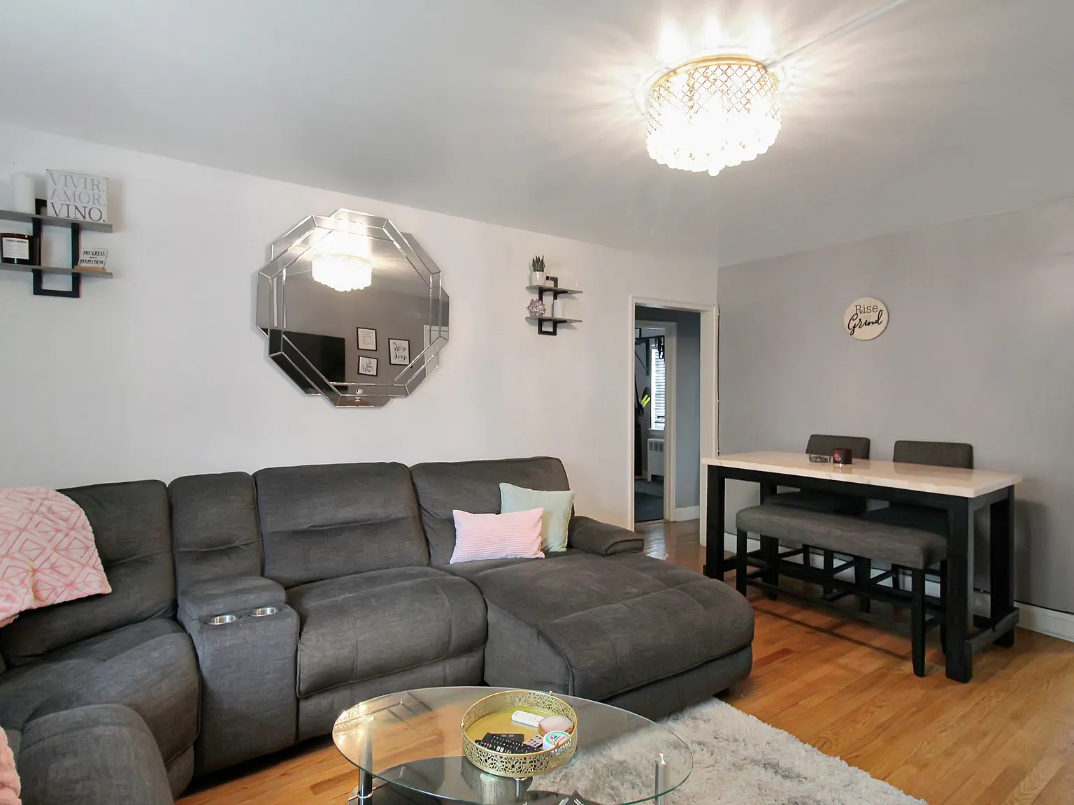 2 bed, 900 sqft, $2,600 — Photo 4