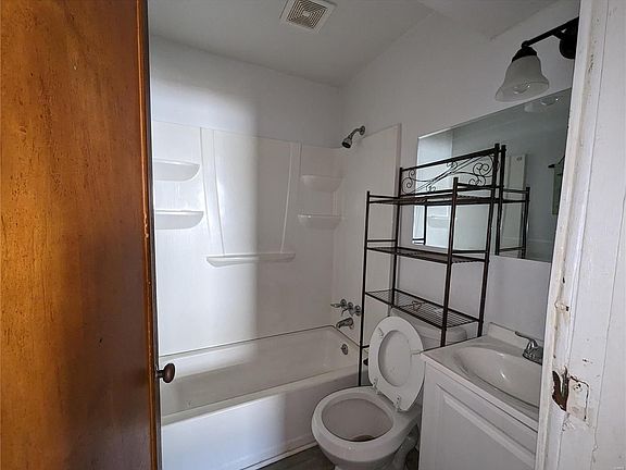 4th image of 1442 Leroy Ave