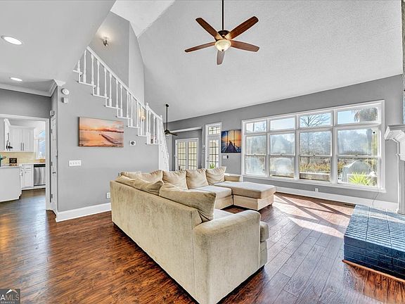 4th image of 105 N Cedar Creek Rd