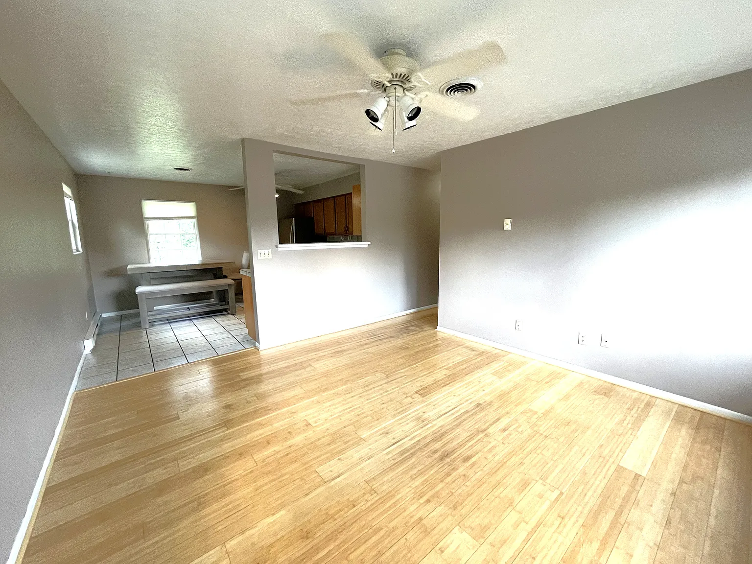 5 bed, 1200 sqft, $1,600 — Photo 2