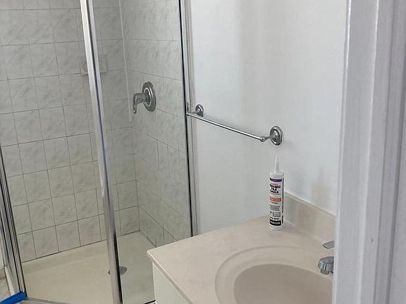 4th image of 52 Bentley Ln Floor 1