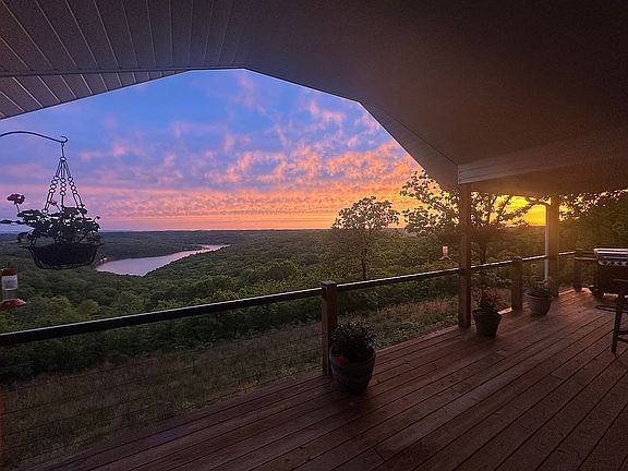 5th image of 298 Peach Ln