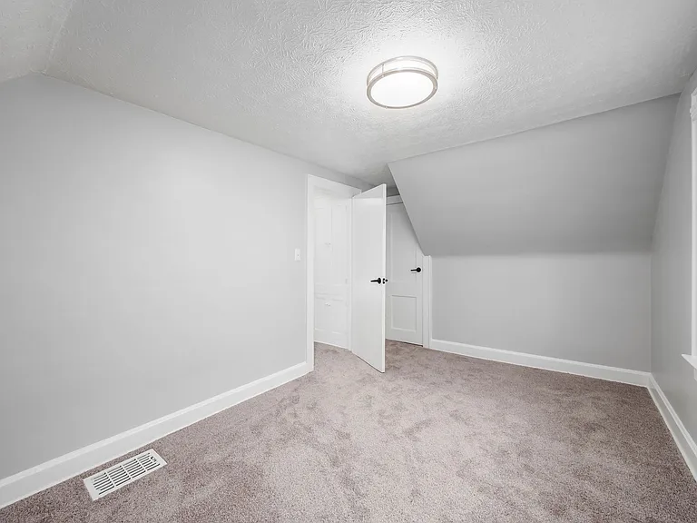 The Chambers Apartments — Photo 46