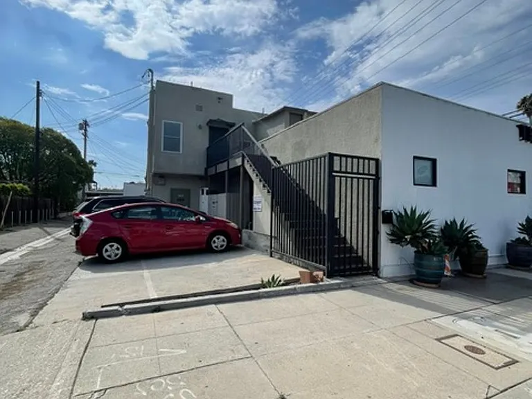 2000 Lincoln Blvd — Photo 11