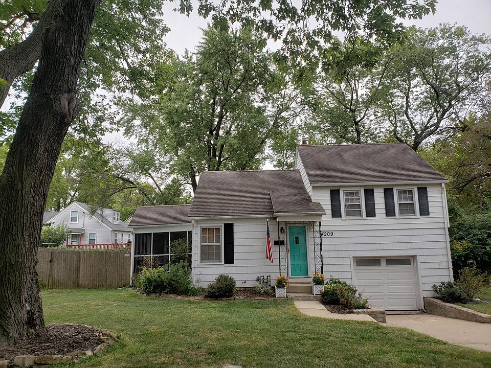 Cute house with great landscaped front yard