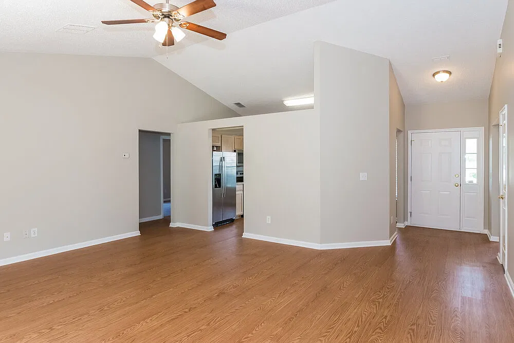 3 bed, 2.0 bath, 1423 sqft, $2,065 — Photo 4