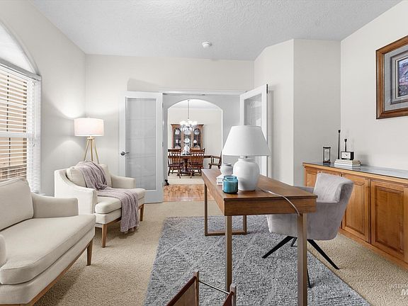 3rd image of 716 Kodiak Dr