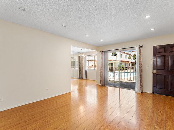 5th image of 1146 E Lexington Dr Unit 108