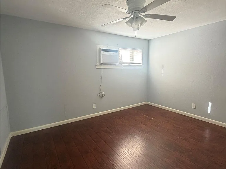 4624 Bell St #7 — Photo 5