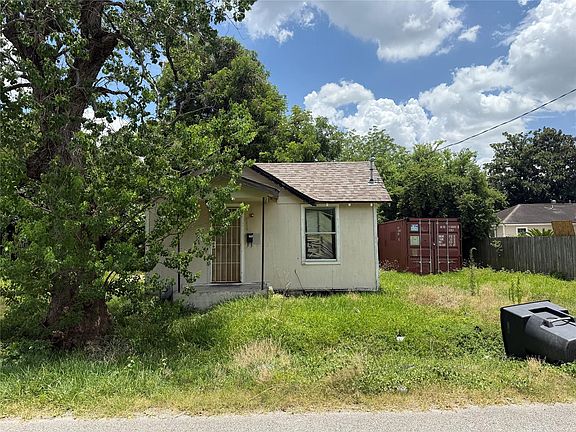 2nd image of 6302 Torreon St