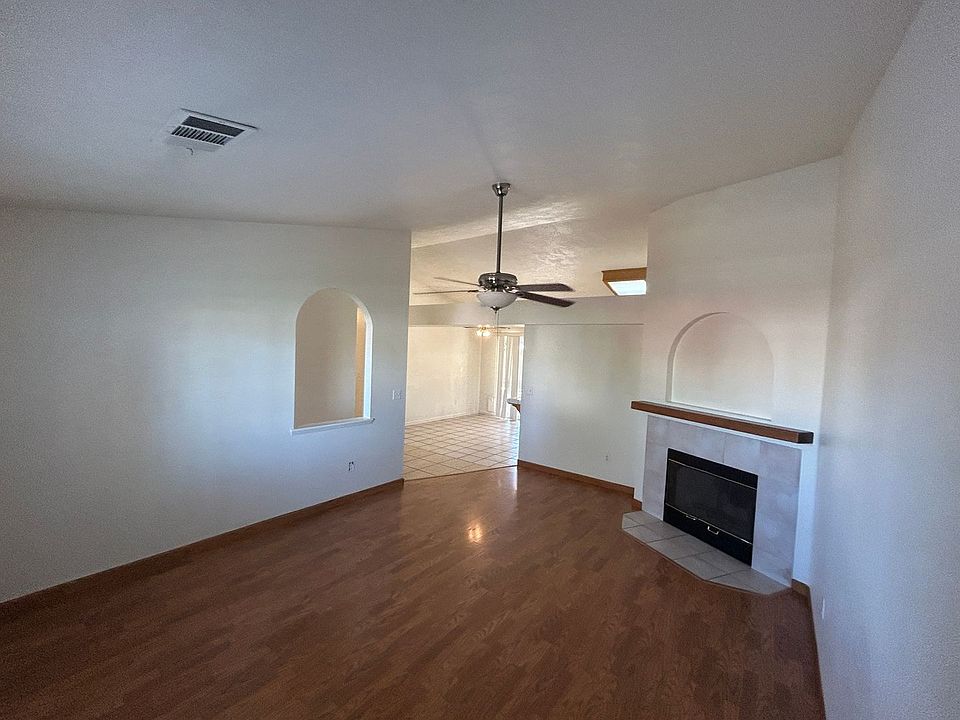 1st image of 551 W Windsor Dr