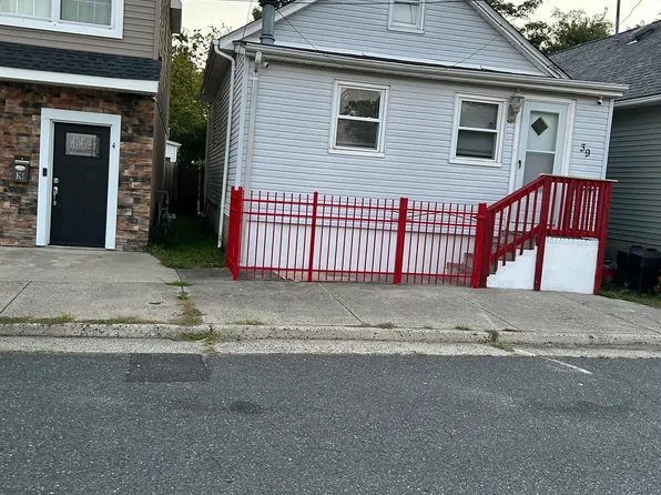 39 Hill St, Keansburg, NJ 07734