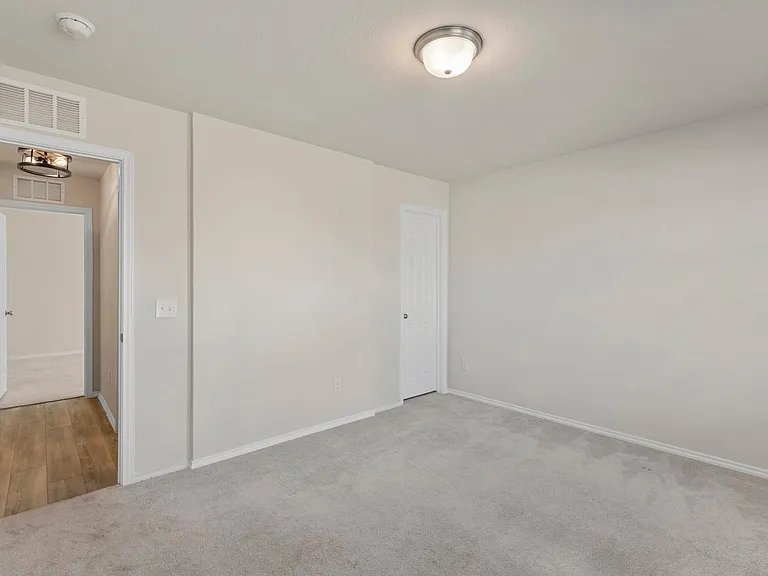 10121 Wyseby Rd — Photo 22