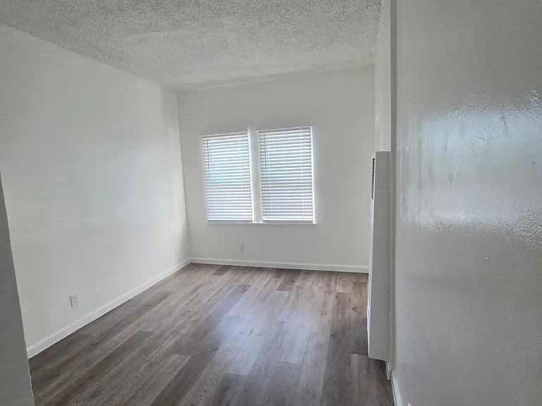 417 N Palos Verdes St — Photo 5