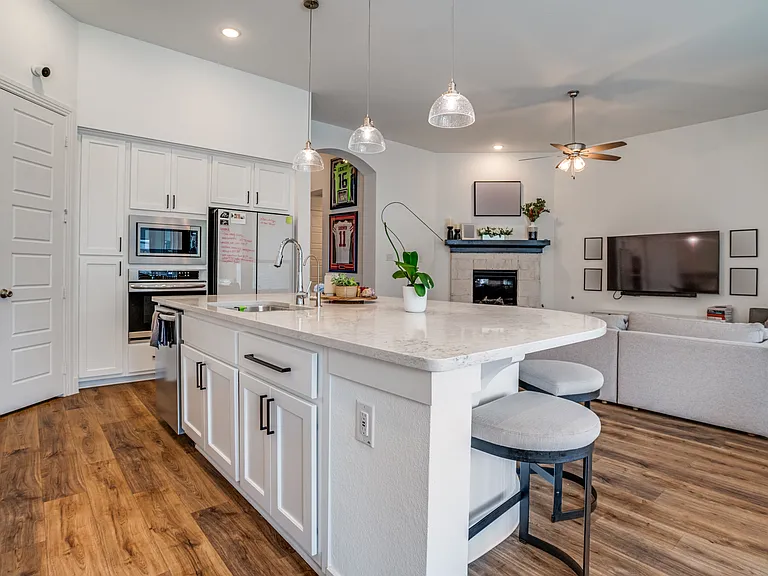 1308 Bluebonnet Ln — Photo 24