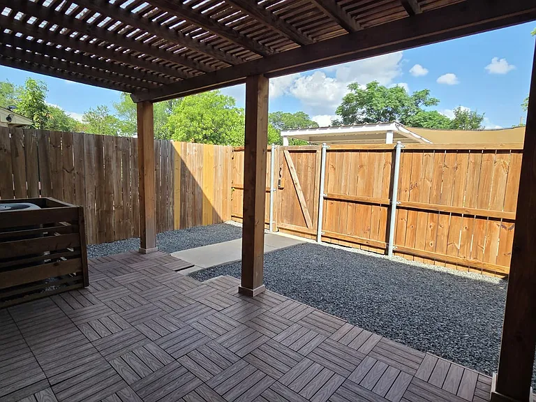 Colony Ct — Photo 6