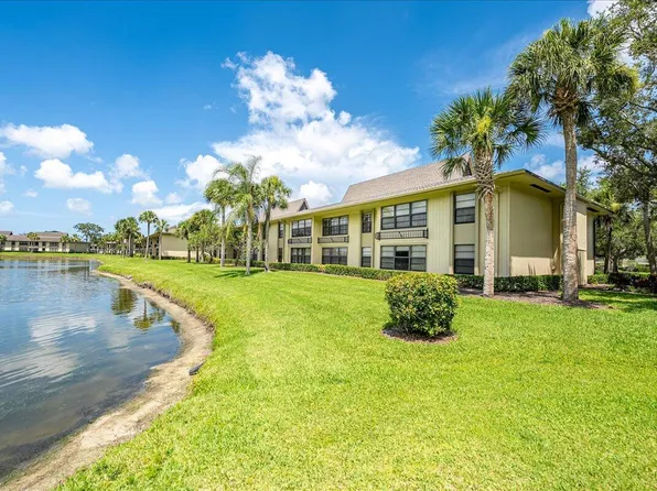 14 Plantation Drive #105, Vero Beach, FL 32966