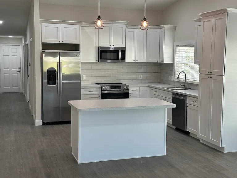 5104 Harbour Dr — Photo 2