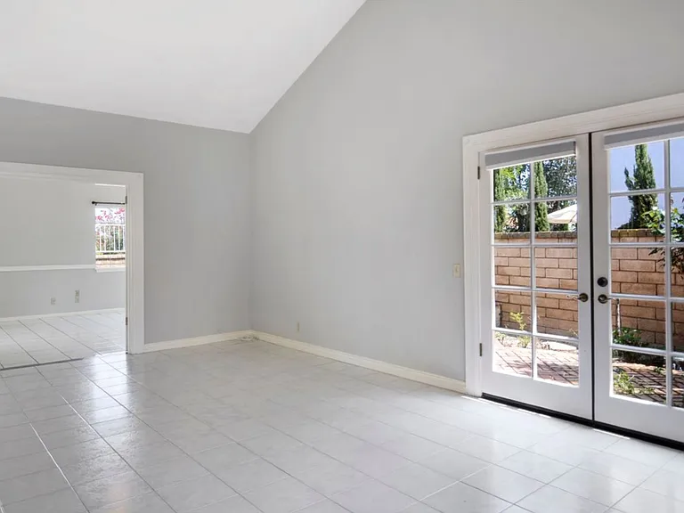 24241 Tama Ln — Photo 8