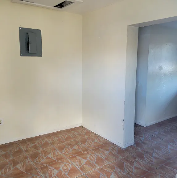 1355 Lavin Ln — Photo 2