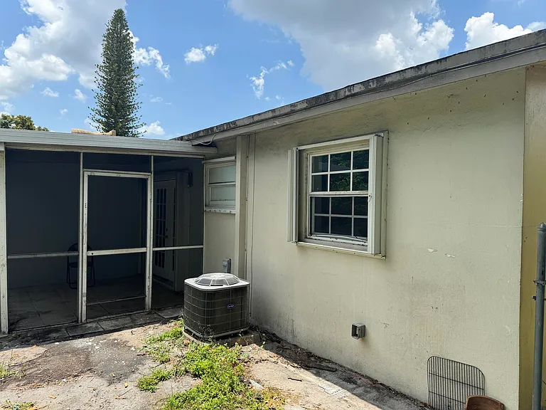 1740 SW 70th Way — Photo 19