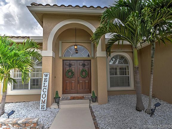 4th image of 5887 NW 73rd Ct