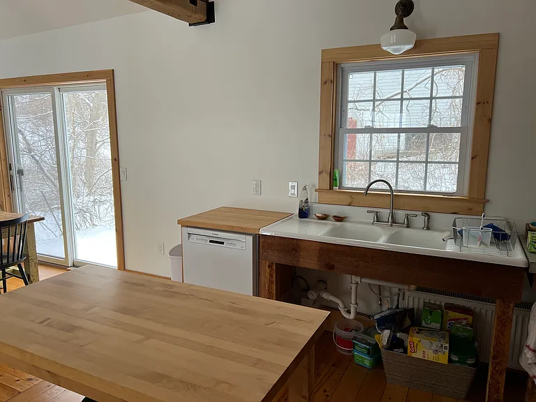 167 School St — Photo 4