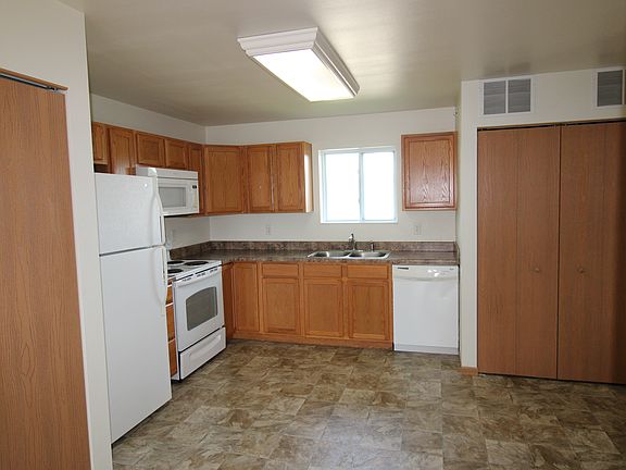 2nd image of 104 Gardens Ct #17