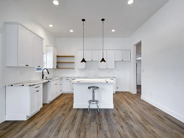 2425 Monterey St — Photo 12