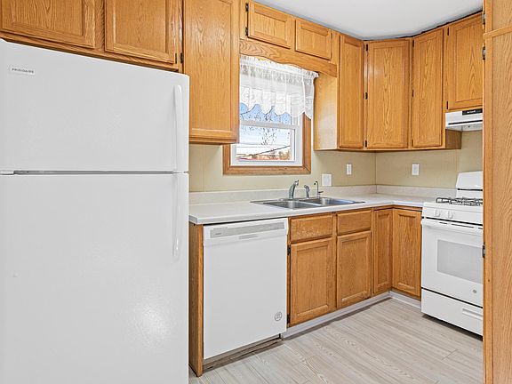 5th image of 142 Van Buren Ave S