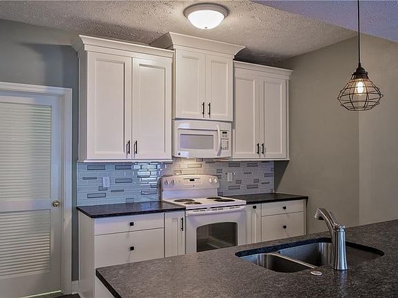 5th image of 225 Adams Pointe Blvd Unit 6
