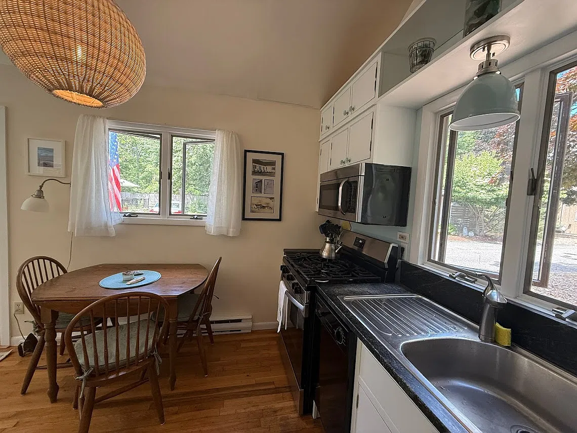 Winter Rental Cottage — Photo 4