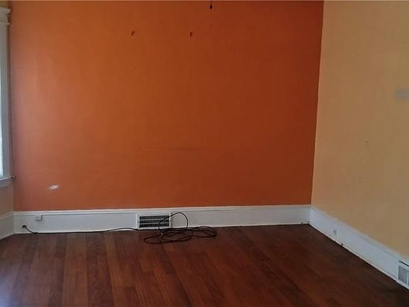 4th image of 3313 W 41st St