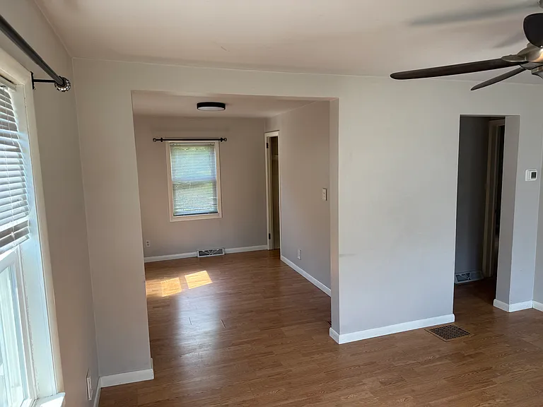 256 E 2nd St — Photo 9